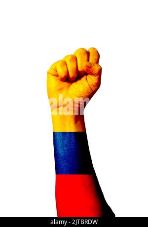 Drapeau de la Colombie peint sur le poing humain. Force, puissance, concept de conflit. Poing relevé Banque D'Images