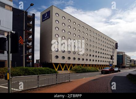 Design inhabituel au Premier Inn, Cardiff Bay. Cardiff, été 2022 Banque D'Images