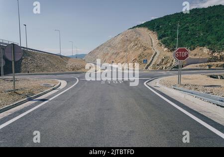 Autoroute sur la péninsule de Peljesac en construction Banque D'Images