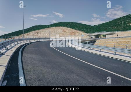 Autoroute sur la péninsule de Peljesac en construction Banque D'Images