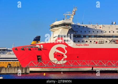 Le Paglia Orba (1994) de Corsica Linea et le MS Mega Smeralda (1985) de Corsica Ferries - Sardaigne Ferries à Ajaccio (Corse), France Banque D'Images