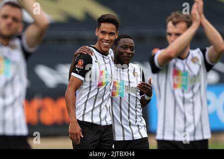 NOTTINGHAM, ROYAUME-UNI. 29th AOÛT Adam Chicksen, du comté de Notts, célèbre lors du coup de sifflet final lors du match de la Ligue nationale entre Notts County et Solihull Maures au Meadow Lane Stadium, Nottingham, le lundi 29th août 2022. (Crédit : James HolyOak) Banque D'Images