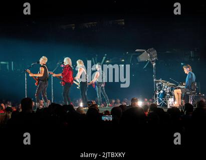 28 août 2022, San Diego, Californie, Etats-Unis : le groupe de rock Leppard se produit en concert au parc Petco pendant la visite du stade. De gauche sont Phil Collen, Joe Elliott, Rick Savage, Vivian Campbell, Rick Savage, Et le batteur Rick Allen. (Image de crédit : © K.C. Fil de presse Alfred/ZUMA) Banque D'Images