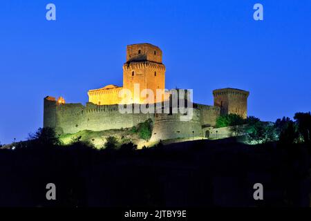 Le château Rocca Maggiore (1316) à flanc de colline à Assisi (province de Pérouse) en Ombrie, Italie Banque D'Images