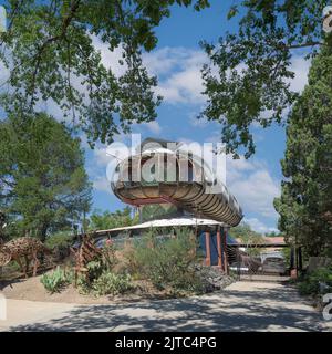 Vaisseau spatial UFO House dans un quartier résidentiel sur Monte Vista Blvd ne près du centre-ville d'Albuquerque, Nouveau-Mexique Banque D'Images