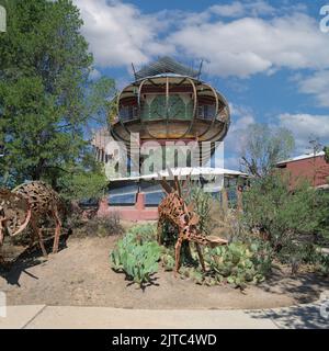 Vaisseau spatial UFO House dans un quartier résidentiel sur Monte Vista Blvd ne près du centre-ville d'Albuquerque, Nouveau-Mexique Banque D'Images