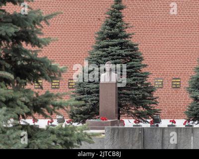 MOSCOU - JULE 27 Russie: Monument à la tombe de l'homme d'État soviétique Mikhail Suslov dans la nécropole près du mur du Kremlin sur la place Rouge. Banque D'Images