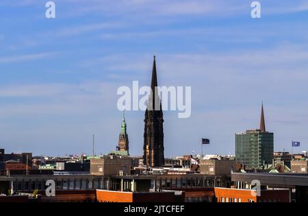 Hambourg, Allemagne, 27 août 2022, vue magnifique sur la ville de Hambourg depuis l'Elbe Philhamornic Banque D'Images