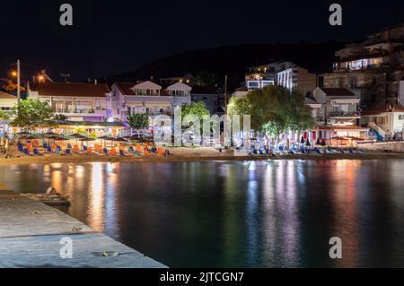 Village de Skala Marion par nuit, l'île de Thassos, Grèce Banque D'Images