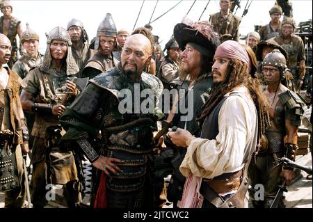 CHOW YUN FAT, Geoffrey Rush, Johnny Depp, PIRATES DES CARAÏBES : JUSQU'AU BOUT DU MONDE, 2007 Banque D'Images