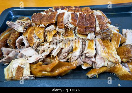 Une assiette de canard mariné dans une sauce délicieuse et appétissante Banque D'Images