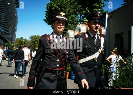 Monza, Italie. 03rd septembre 2017. Membres des Carabinieri au travail lors du Grand Prix d'Italie de Monza en 2017. La Scuderia Ferrari célèbre son anniversaire de 70th au Grand Prix d'Italie 2017. Lewis Hamilton (Mercedes) a remporté la course à partir de la pole position (son 69th, qui a battu le record de Michael Schumacher) devant son coéquipier Valtteri Bottas. La Ferrari de Sebastian Vettel a terminé plus de 30 secondes derrière les deux Mercedes. (Photo de Laurent Coust/SOPA Images/Sipa USA) crédit: SIPA USA/Alay Live News Banque D'Images