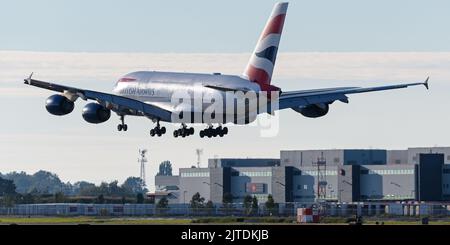 Richmond, Colombie-Britannique, Canada. 29th août 2022. Un avion de ligne Airbus A380 de British Airways (G-XLEI) débarquant à l'aéroport international de Vancouver. (Image de crédit : © Bayne Stanley/ZUMA Press Wire) Banque D'Images