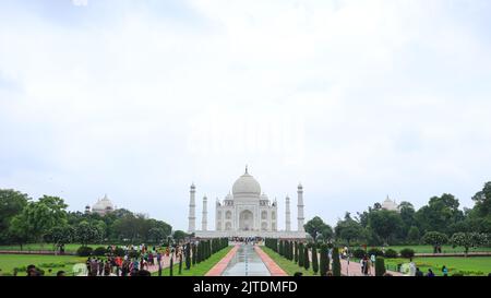 La vue fascinante du Taj Mahal, vue arrière du Taj, Agra, Uttar Pradesh, Inde. Banque D'Images