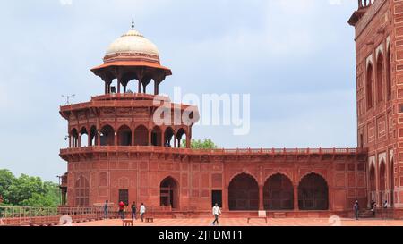 Les points de vue de la Mosquée royale, Taj Mahal, Agra, Uttar Pradesh, Inde. Banque D'Images