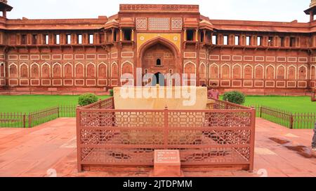 La belle intérieur et extérieur du fort d'Agra, Agra, Uttar Pradesh, Inde. Banque D'Images