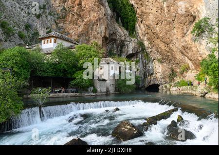 Blagaj Tekija (monastère de Dervish) à la source de la rivière Buna. Blagaj, Bosnie-Herzégovine. Banque D'Images