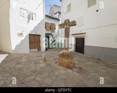 Croix de granit à l'architecture de Losar de la Vera. Caceres, Estrémadure, Espagne Banque D'Images