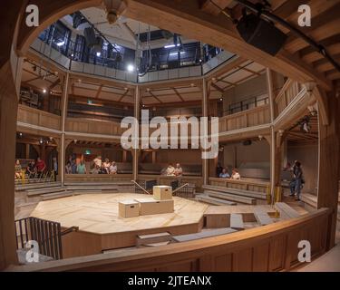 Le théâtre Shakespeare North à Prescot, Merseyside. Le tout théâtre en bois dans l'audirorium rond. Banque D'Images