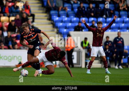 York, Royaume-Uni. 30th août 2022. Charlie Cooper, d'Oldham Athletic, lors de la réunion de la Ligue nationale entre York City et Oldham Athletic au STADE communautaire LNER, York, le lundi 29th août 2022. (Credit: Eddie Garvey | MI News) Credit: MI News & Sport /Alay Live News Banque D'Images