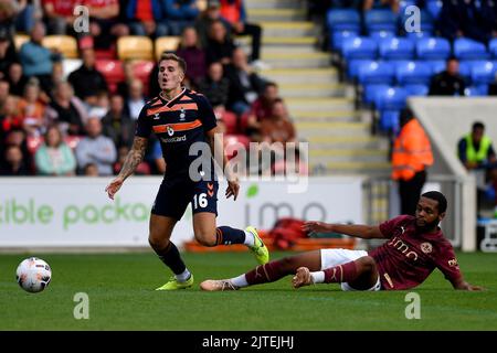 York, Royaume-Uni. 30th août 2022. Charlie Cooper, d'Oldham Athletic, lors de la réunion de la Ligue nationale entre York City et Oldham Athletic au STADE communautaire LNER, York, le lundi 29th août 2022. (Credit: Eddie Garvey | MI News) Credit: MI News & Sport /Alay Live News Banque D'Images