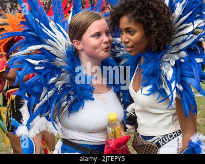 2022 29 août - Royaume-Uni - Yorkshire - Carnaval indien de Leeds - se préparer pour la parade dans le parc Potternewton Banque D'Images