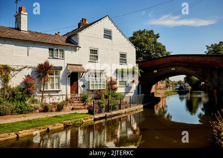 Lymm, Cheshire, The Bridgewater Canal, Sooty Show présentateur Matthew Corbett, l’ancienne maison de Bridgewater House Banque D'Images