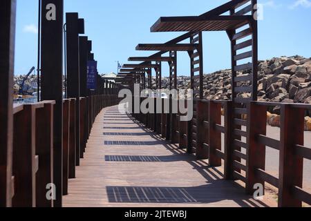 Accès au sol en bois au port de Fernando de Noronha, Pernambuco, Brésil Banque D'Images