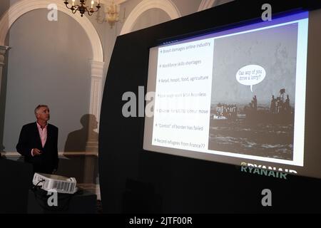 Michael O'Leary, chef de la direction de Ryanair, parle lors d'une mise à jour sur les performances et les plans récents de la compagnie aérienne pour l'hiver 2022/23, à l'Andaz London Liverpool Street, dans le centre de Londres. Date de la photo: Mardi 30 août 2022. Banque D'Images