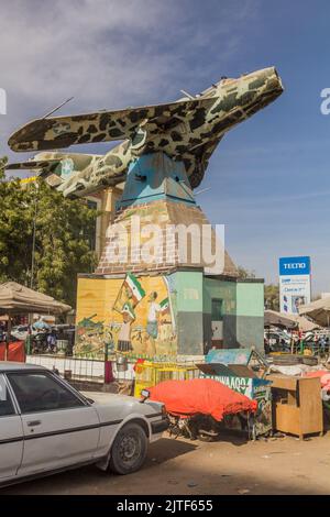 HARGEISA, SOMALILAND - 11 AVRIL 2019 : Mémorial de guerre de Hargeisa composé d'un avion de chasse MIG-17 dans le centre de Hargeisa, capitale du Somaliland Banque D'Images