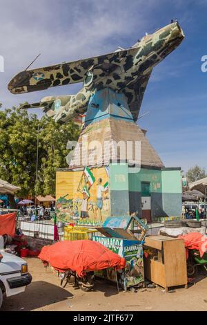 HARGEISA, SOMALILAND - 11 AVRIL 2019 : Mémorial de guerre de Hargeisa composé d'un avion de chasse MIG-17 dans le centre de Hargeisa, capitale du Somaliland Banque D'Images