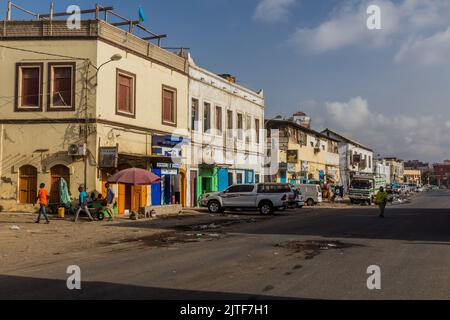 DJIBOUTI, DJIBOUTI - 17 AVRIL 2019 : vue d'une rue dans le quartier africain de Djibouti, capitale de Djibouti. Banque D'Images