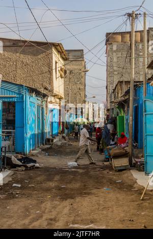 DJIBOUTI, DJIBOUTI - 17 AVRIL 2019 : vue d'une rue dans le quartier africain de Djibouti, capitale de Djibouti. Banque D'Images