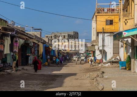 DJIBOUTI, DJIBOUTI - 17 AVRIL 2019 : vue d'une rue dans le quartier africain de Djibouti, capitale de Djibouti. Banque D'Images