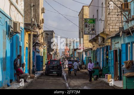 DJIBOUTI, DJIBOUTI - 17 AVRIL 2019 : vue d'une rue dans le quartier africain de Djibouti, capitale de Djibouti. Banque D'Images