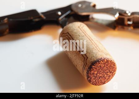 Gros plan de la tire-bouchon avec bouchon à vin Banque D'Images