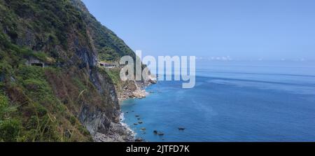 Suhua Highway, Yilan - 29 août 2022 : les falaises de l'océan Chingshui sont les plus hautes falaises côtières de Taïwan Banque D'Images