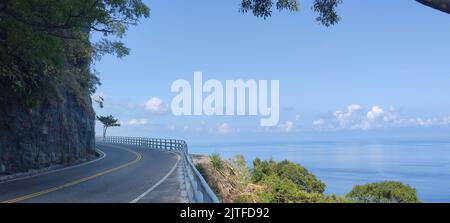 Suhua Highway, Yilan - 29 août 2022 : les falaises de l'océan Chingshui sont les plus hautes falaises côtières de Taïwan Banque D'Images