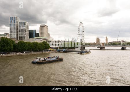 The Royal Festival Hall, Millenium Wheel et Southbank Center, Londres, Angleterre, Royaume-Uni Banque D'Images