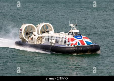 aéroglisseur de l'île de wight sur le solent exploité par hovertravel ltd, portsmouth southsea à ryde sur le service aéroglisseur de l'île de wight, passagers. Banque D'Images