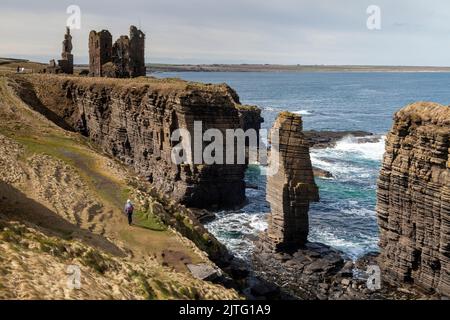 Le château Sinclair Girnigoe est situé à environ 3 miles au nord de Wick sur la côte est de Caithness, en Écosse Banque D'Images