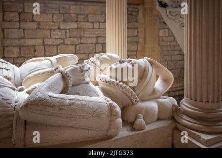 Le tombeau de Leweston - monument en pierre sculpté à John et Joan Leweston à l'abbaye de Sherborne, Dorset, Royaume-Uni, le 28 août 2022 Banque D'Images