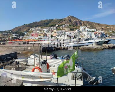 Sant'Angelo d'Ischia est l'un des villages les plus fascinants de l'île d'Ischia (Italie, Naples) est un village de pêcheurs ancien et caractéristique Banque D'Images