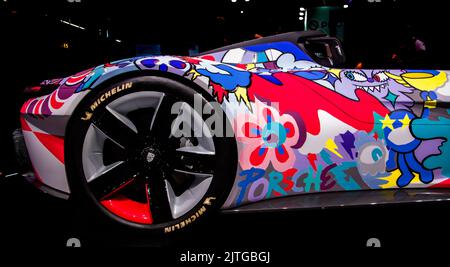 Porsche Vision GT peint à la main par le célèbre bulgium NFT artiste Vexx Banque D'Images