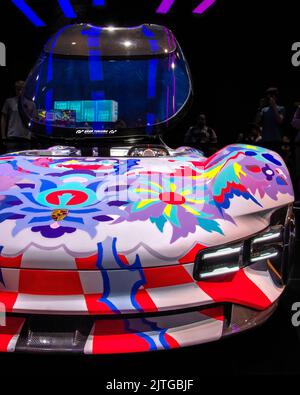 Porsche Vision GT peint à la main par le célèbre bulgium NFT artiste Vexx Banque D'Images