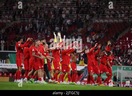 Leipzig, Allemagne. 30th août 2022. Football : coupe DFB, 1st tours, RB Leipzig - FC Teutonia Ottensen à la Red Bull Arena. Les joueurs de Leipzig applaudissent après le match. Credit: Jan Woitas/dpa/Alay Live News Banque D'Images