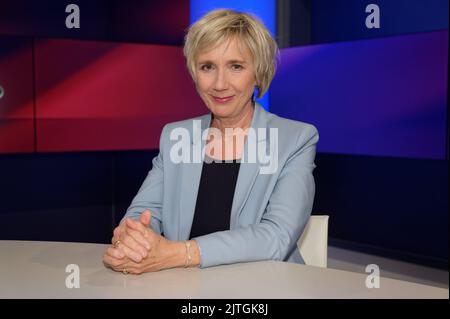 Cologne, Allemagne. 30th août 2022. L'auteur Amelie Fried est dans le studio de l'émission de conversation ARD 'Maischberger'. Credit: Henning Kaiser/dpa/Alay Live News Banque D'Images