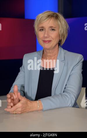 Cologne, Allemagne. 30th août 2022. L'auteur Amelie Fried est dans le studio de l'émission de conversation ARD 'Maischberger'. Credit: Henning Kaiser/dpa/Alay Live News Banque D'Images