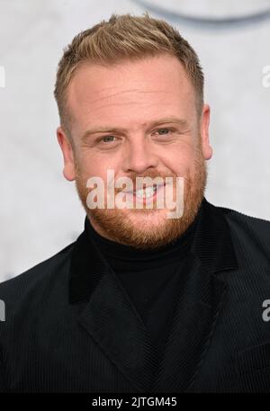 30 août 2022. Londres, Royaume-Uni. Owain Arthur arrivant à la première mondiale du Seigneur des anneaux : les anneaux du pouvoir, cinéma Odeon, Leicester Square, Londres. Crédit : Doug Peters/EMPICS/Alamy Live News Banque D'Images