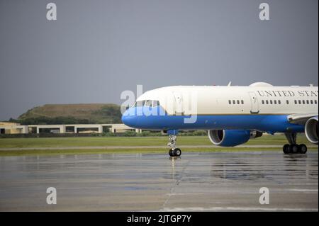 Washington, États-Unis. 30th août 2022. La Force aérienne One arrive à la base interarmées Andrews, dans le Maryland, mardi, à 30 août 2022. Photo de Bonnie Cash/UPI Credit: UPI/Alay Live News Banque D'Images